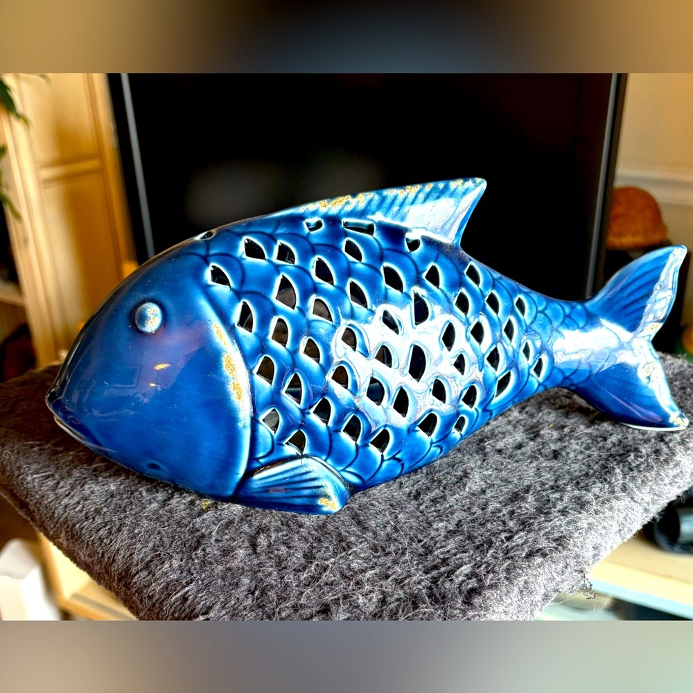 Ceramic Blue Fish Tea light lantern. Like new! Comes w a couple of tea lights! - Picture 5 of 6